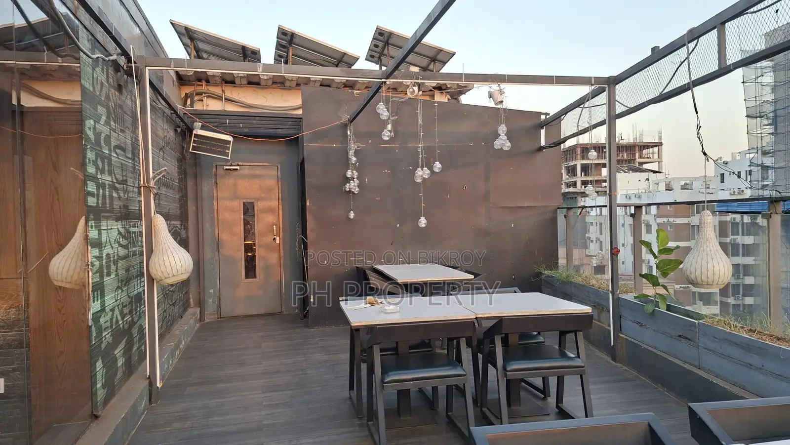 Restaurant and shop rooftop