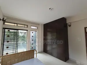 বনানীতে ৩ বেডের চমৎকার অ্যাপার্টমেন্ট ভাড়া