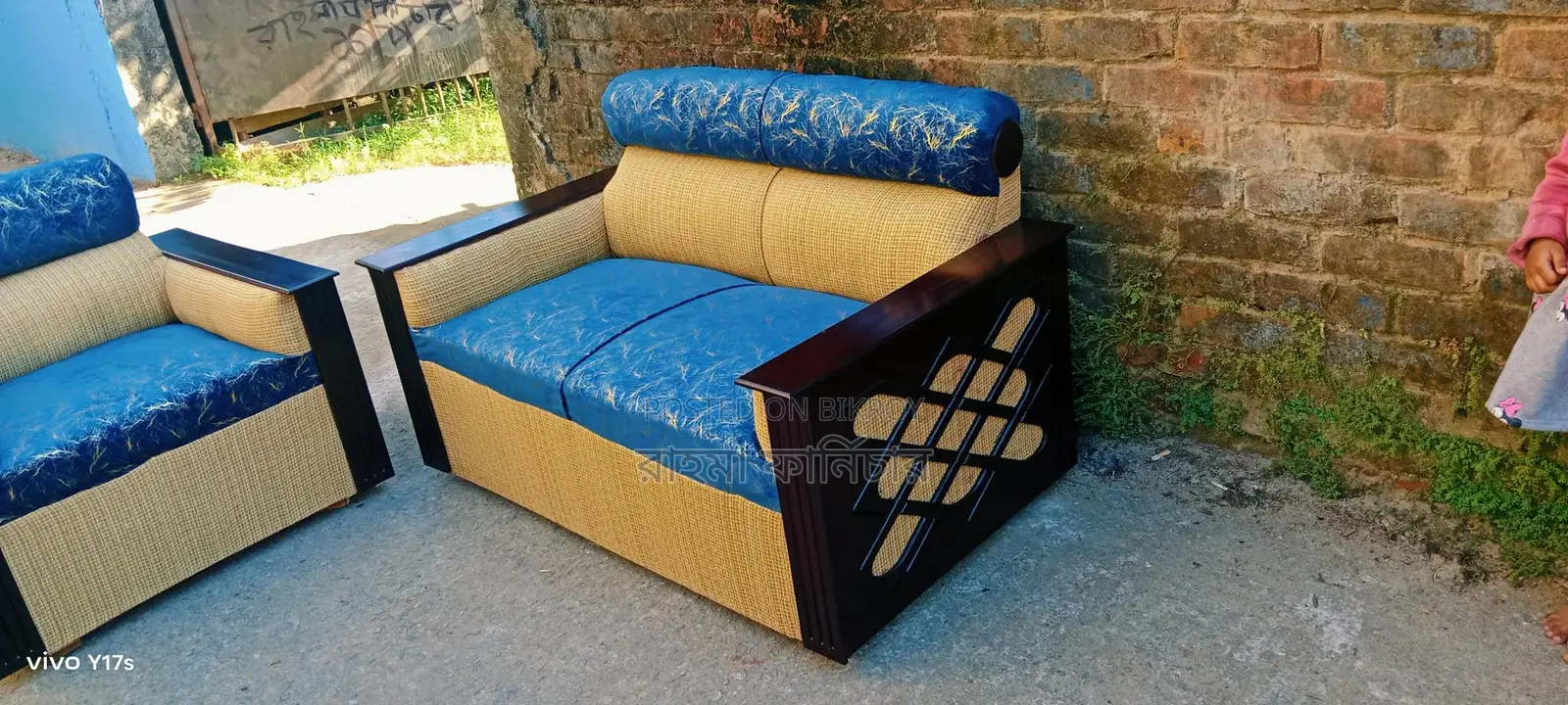 New cross jali design Sofa set with center table