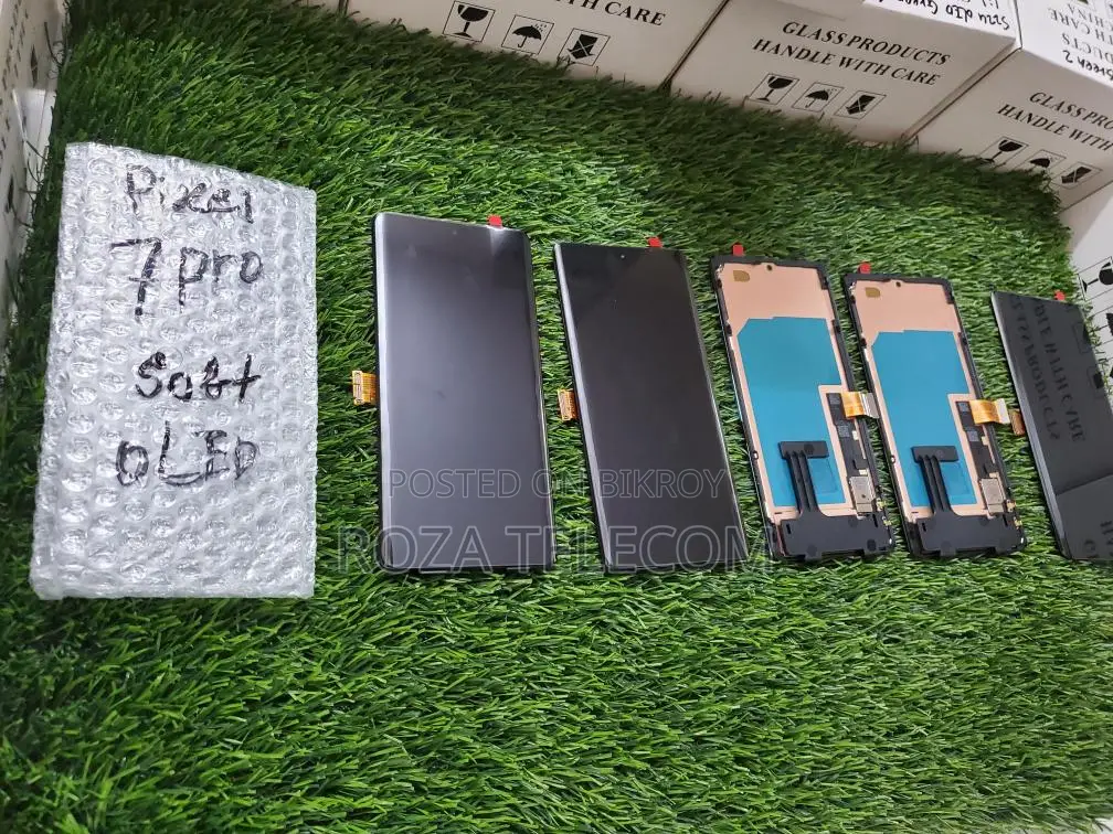 Pixel 7 Pro soft OLED display