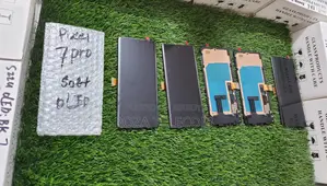 Pixel 7 Pro soft OLED display