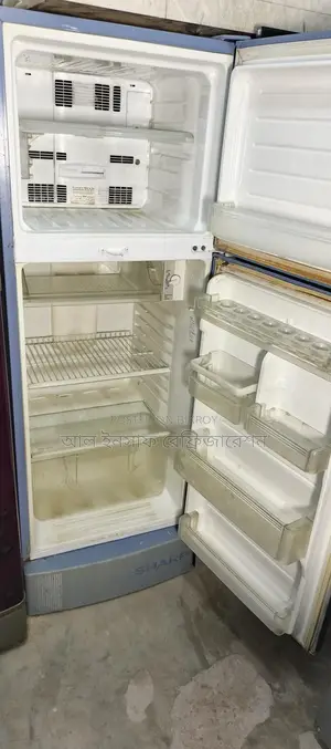 একটি ননফোষ্ট হিটাচি ফ্রিজ বিক্রি করা হবে