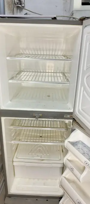 Selling a 315-liter Walton Refrigerator