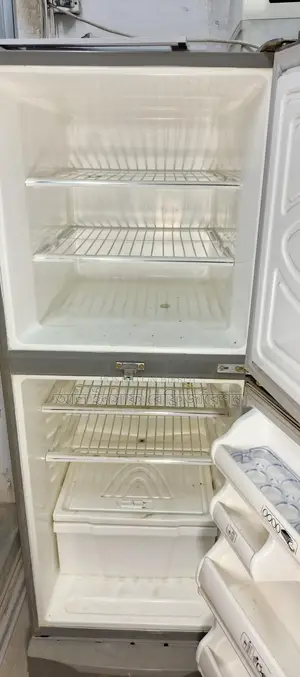 Selling a 315-liter Walton Refrigerator