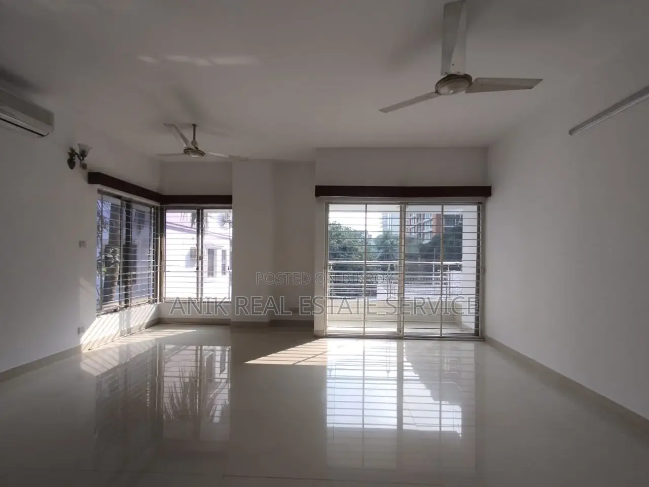 গুলশান নর্থে ভালো মানের ৪ বেডরুমের সেমি-ফার্নিশড ফ্ল্যাট ভাড়া