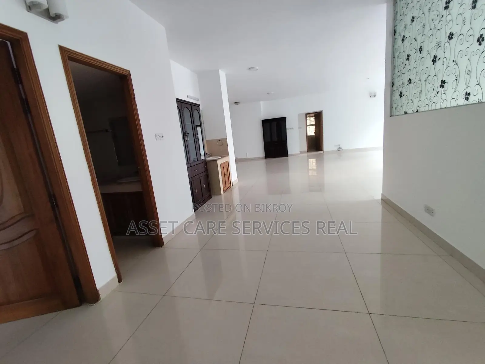 North Gulshan 4-Bedroom Apartment for Rent with Gym and Pool