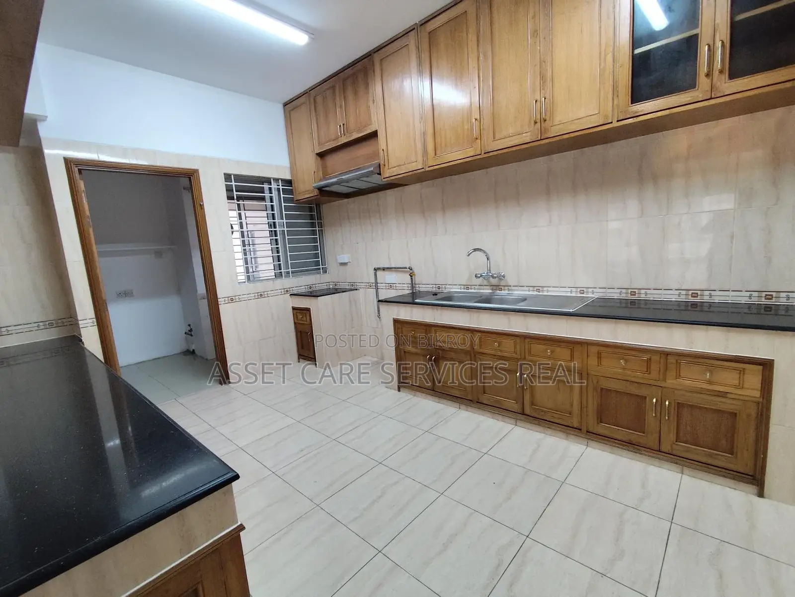 North Gulshan 4-Bedroom Apartment for Rent with Gym and Pool