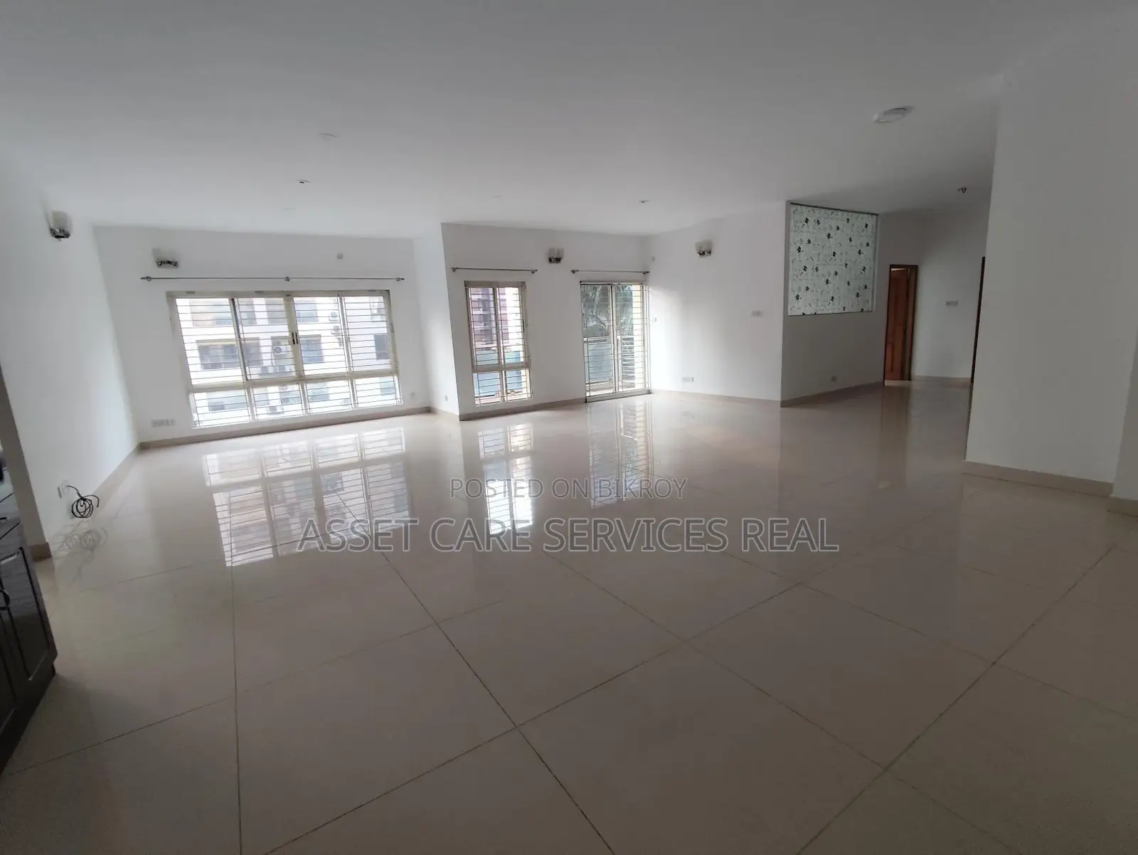 North Gulshan 4-Bedroom Apartment for Rent with Gym and Pool