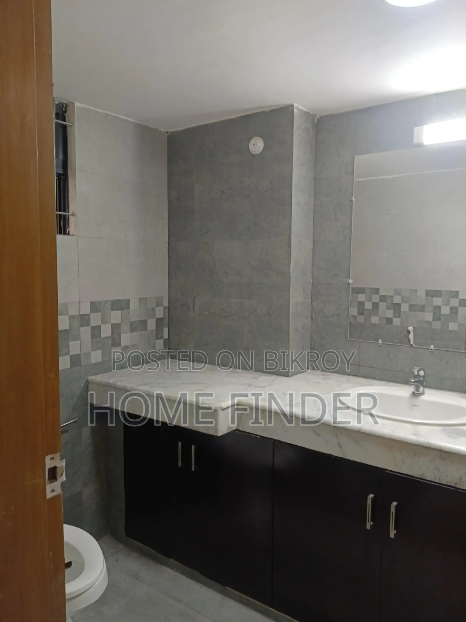 4 Bed 2700 Sqft Un-Furnished Apartment For Rent In Gulshan 1