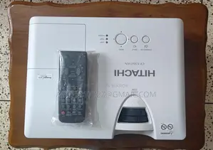 HITACHI CP-X3041WN Projector