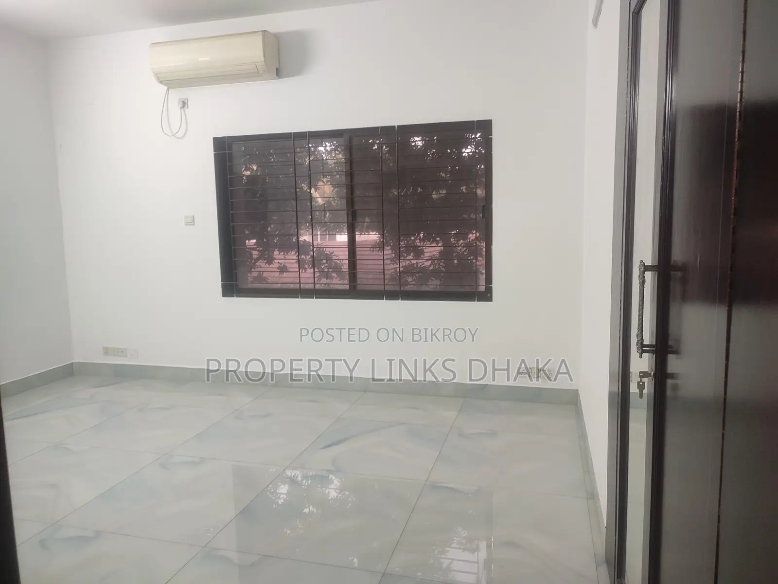 Spacious 4 Bedrooms Semi Furnished Flat for Rent