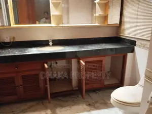 গুলশানে ভাড়ার জন্য বিলাসবহুল সেমি-ফার্নিশড ডুপ্লেক্স ফ্ল্যাট
