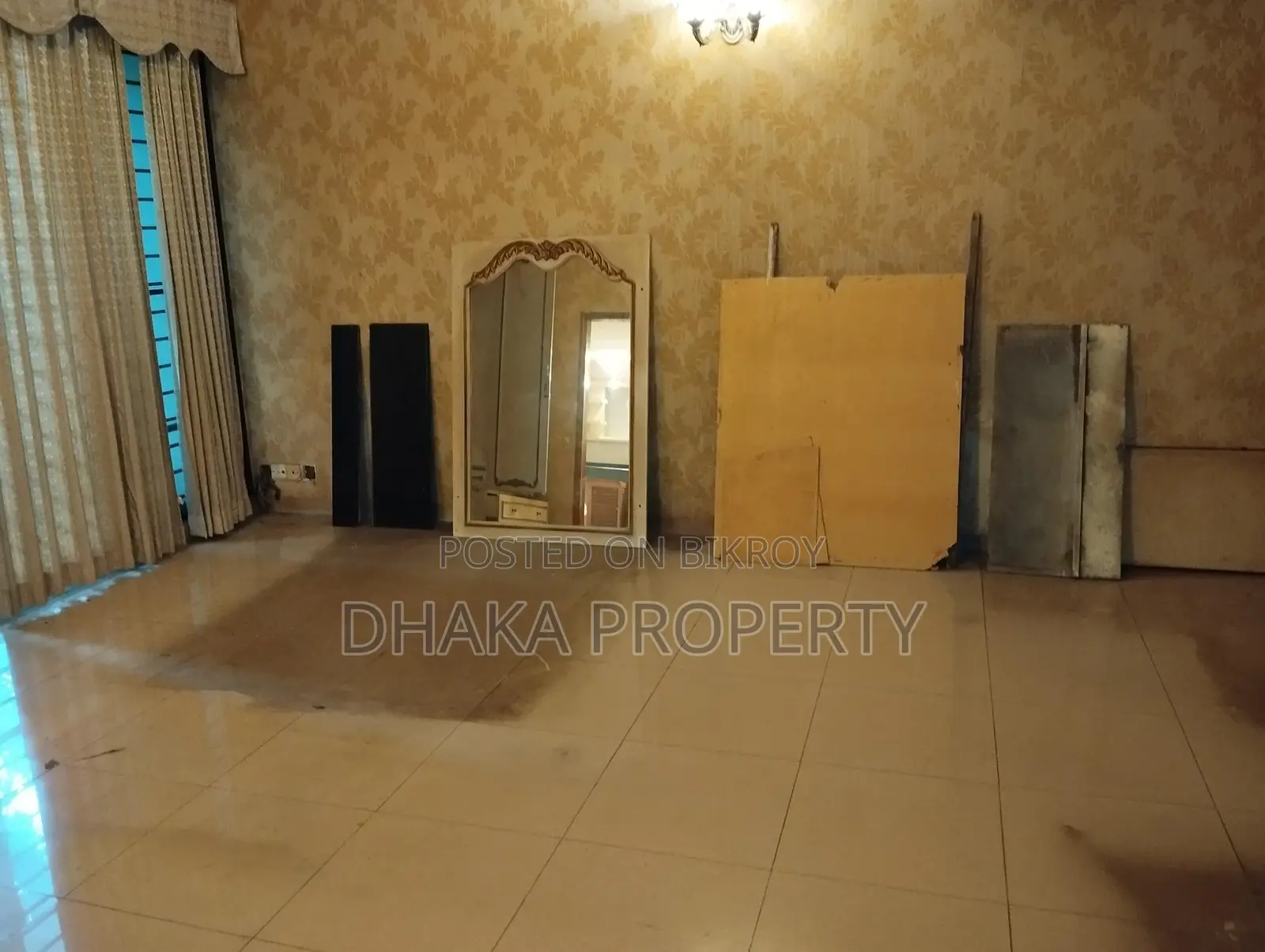 গুলশানে ভাড়ার জন্য বিলাসবহুল সেমি-ফার্নিশড ডুপ্লেক্স ফ্ল্যাট