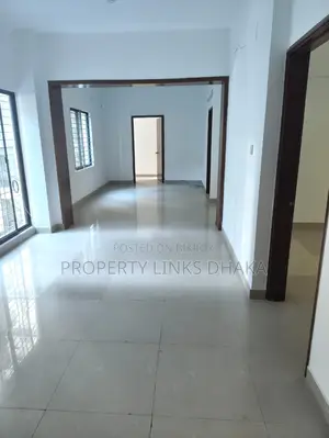 ৩ বেডরুম ৪ বাথরুম ড্রয়িং ডাইনিং কিচেন বারান্দা