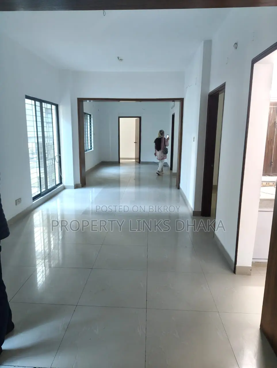 3 bedroom 4 bathroom drawing dining kitchen balcony