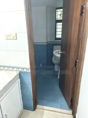 ৩ বেডরুম ৪ বাথরুম ড্রয়িং ডাইনিং কিচেন বারান্দা