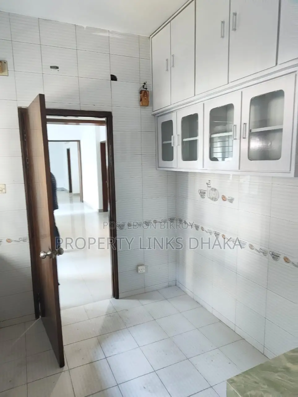 3 bedroom 4 bathroom drawing dining kitchen balcony
