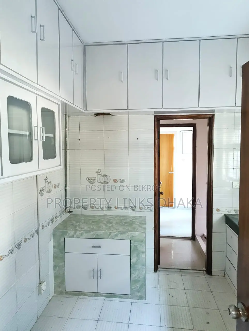 3 bedroom 4 bathroom drawing dining kitchen balcony
