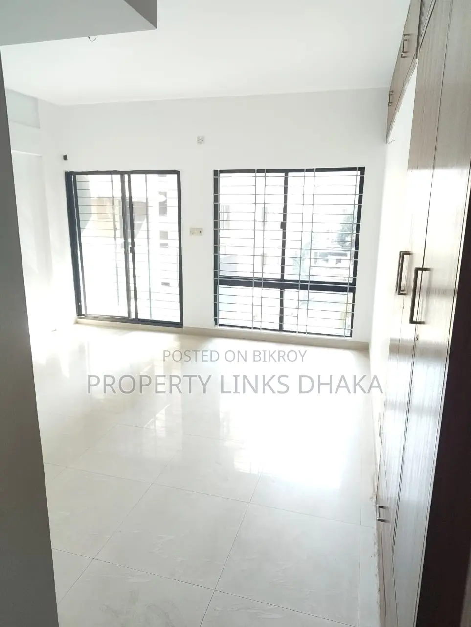 3 bedroom 4 bathroom drawing dining kitchen balcony