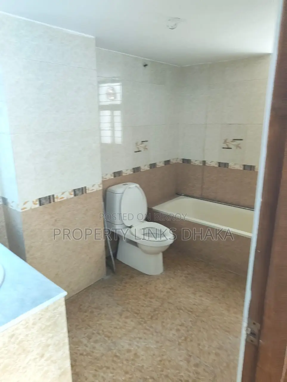 3 bedroom 4 bathroom drawing dining kitchen balcony