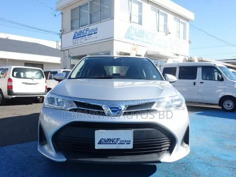 Toyota Axio EX HYBRID SILVER 2020