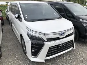 Toyota Voxy ZS KIRAMEKI PEARL 2020