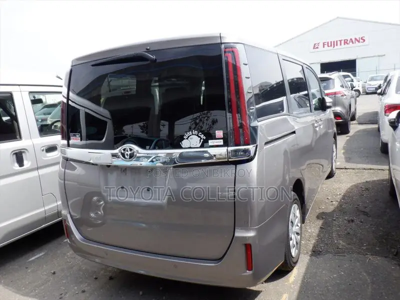 Toyota Noah PUSH START X PACKAGE 2020