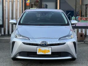 Toyota Prius S package Silver 2020