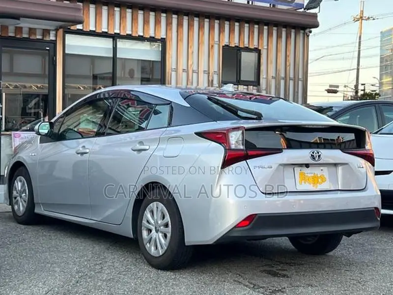 Toyota Prius S package Silver 2020