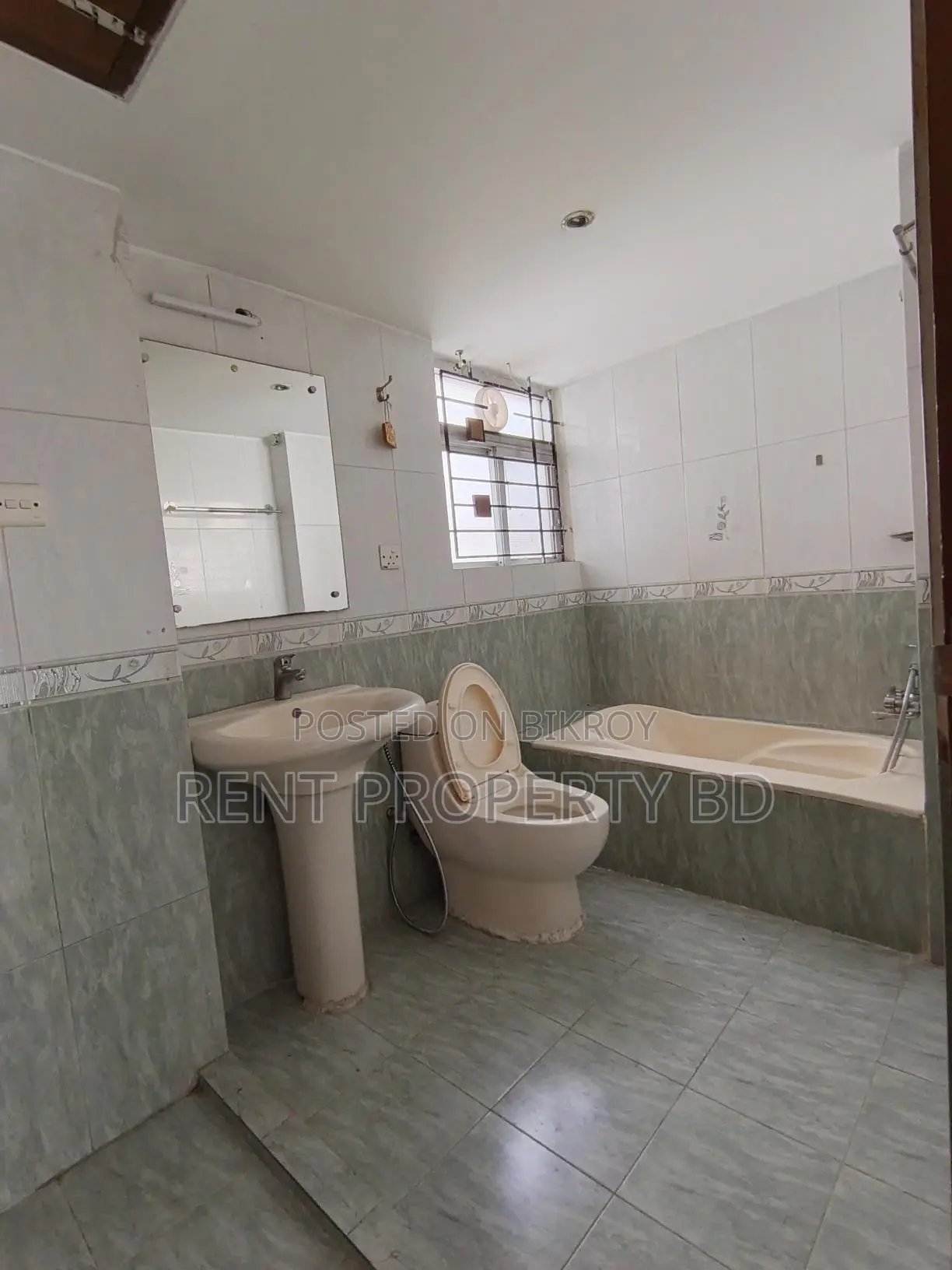 2100 Sft Nice Apartment Rent in Banani
