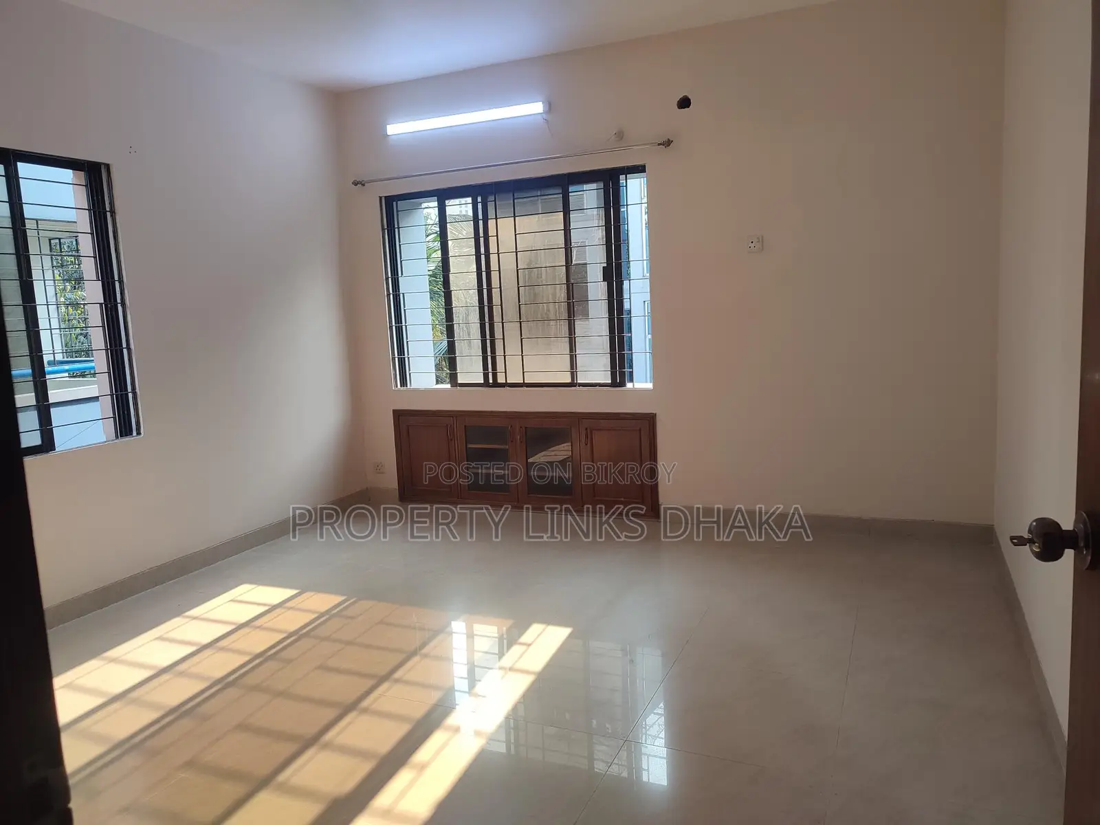 4 Bedrooms Flat For Rent In Banani Near Gulshan Lake Park