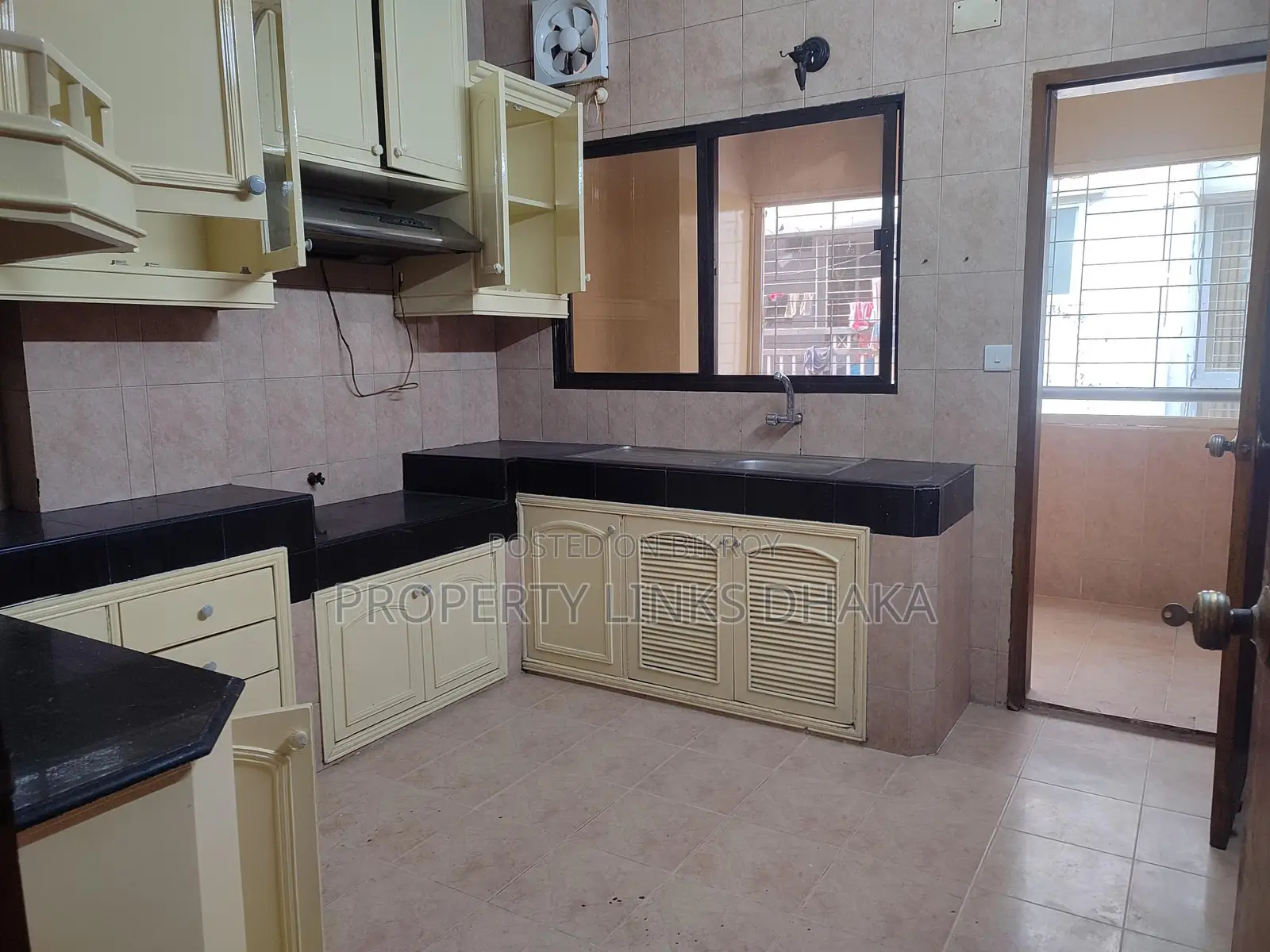 4 Bedrooms Flat For Rent In Banani Near Gulshan Lake Park