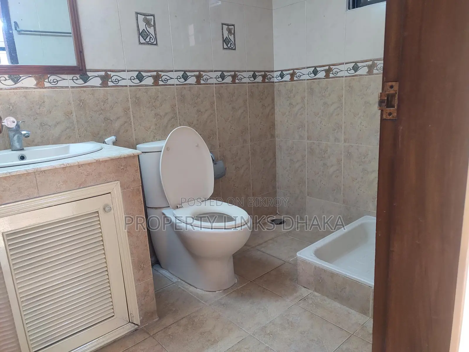 4 Bedrooms Flat For Rent In Banani Near Gulshan Lake Park