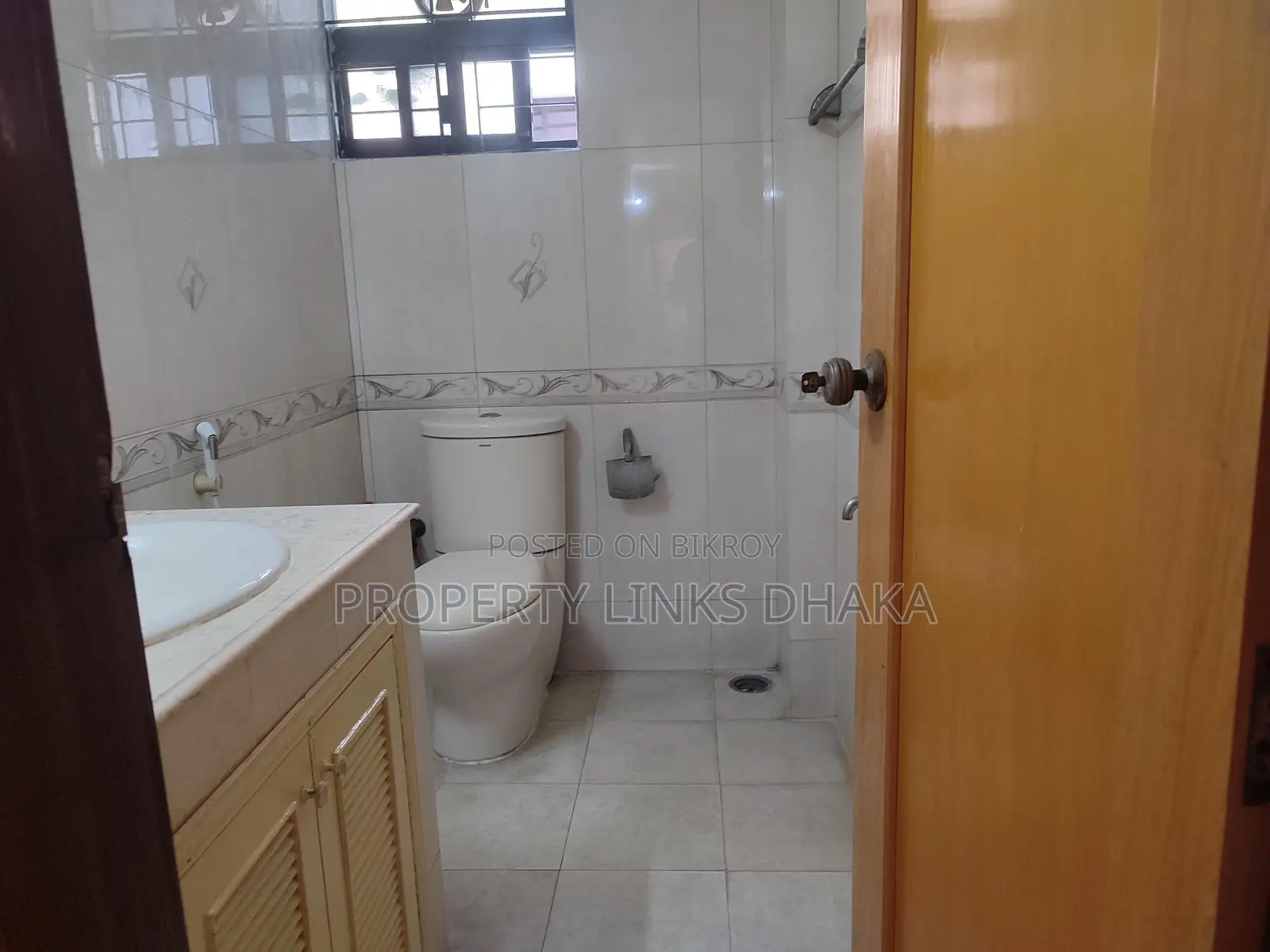 4 Bedrooms Flat For Rent In Banani Near Gulshan Lake Park