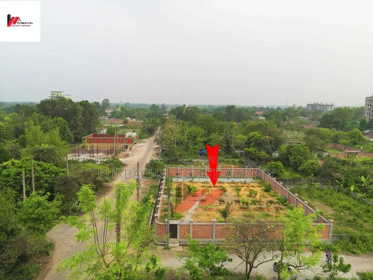বাজারের কাছে, দক্ষিণ-পশ্চিম কর্নার, সেক্টর ১৫-এ ৫ কাঠার প্লট