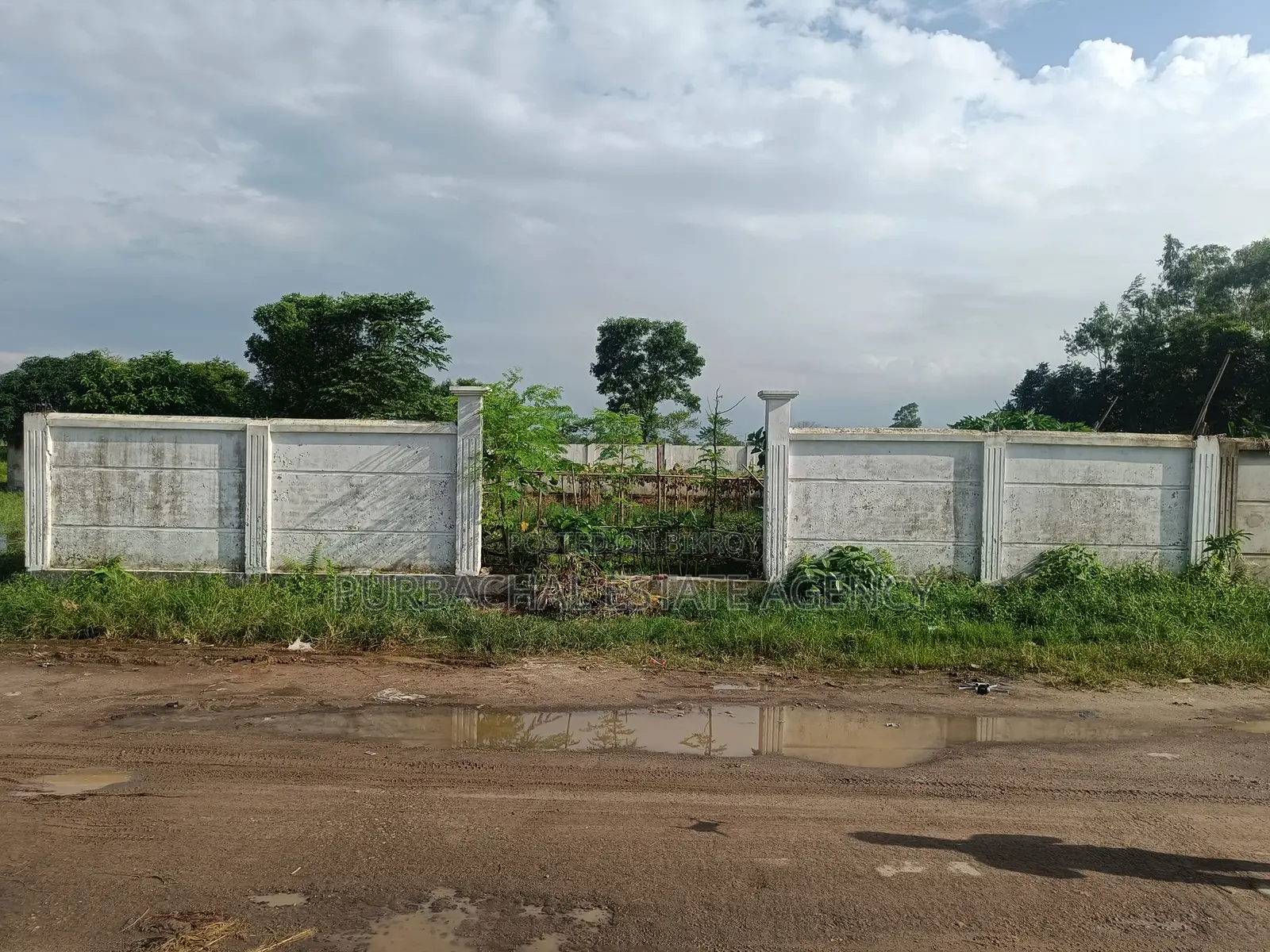প্লে-লটের কাছে, পূর্বমুখী, সেক্টর ১৫-এ ৫ কাঠার প্লট