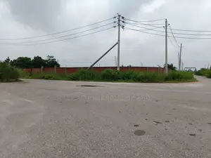 পার্কের কাছে, দক্ষিণ-পশ্চিম কোণ, সেক্টর ২৪-এ ৩ কাঠার প্লট