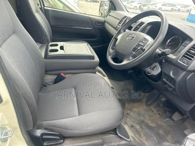 Toyota Hiace Dx 2020