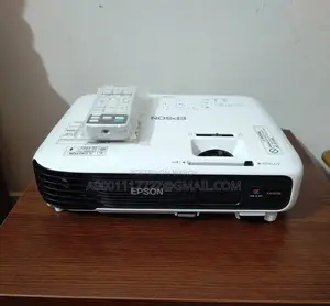 EPSON EB-S04 Projector Made in Philippine (Used for only 7 hours)