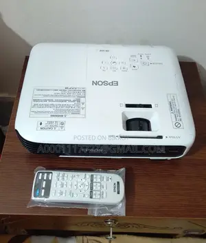 EPSON EB-S04 Projector Made in Philippine নতুন মাত্র ৭ ঘন্টা চলছে