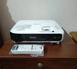 EPSON EB-S04 Projector Made in Philippine নতুন মাত্র ৭ ঘন্টা চলছে