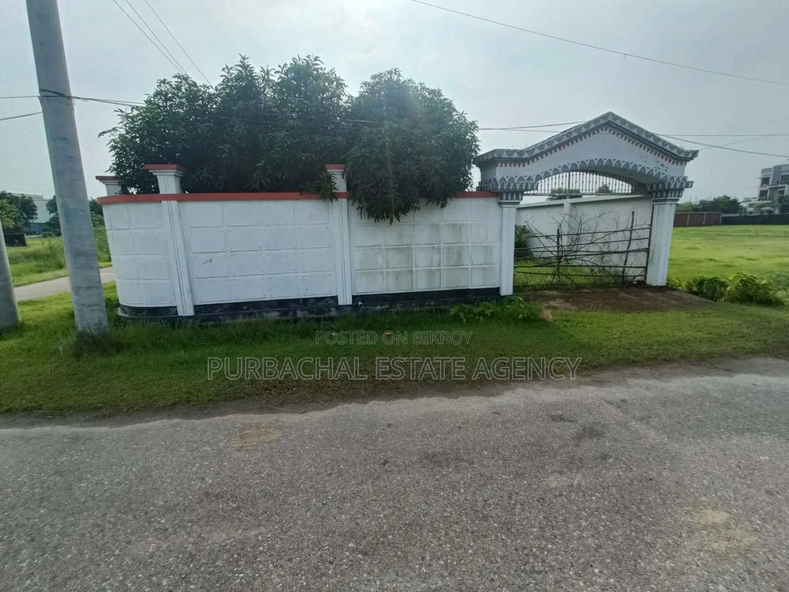 প্লে-লটের কাছে, দক্ষিণ-পশ্চিম কর্নার, ৩ কাঠা প্লট, সেক্টর ১০