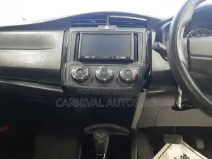 Toyota Axio EX PACKAGE NON-HY 2021