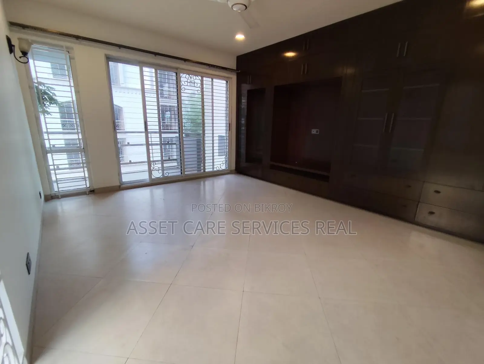 Baridhara Diplomatic Zone 4Bed Semi-Furnished Apartment Rent