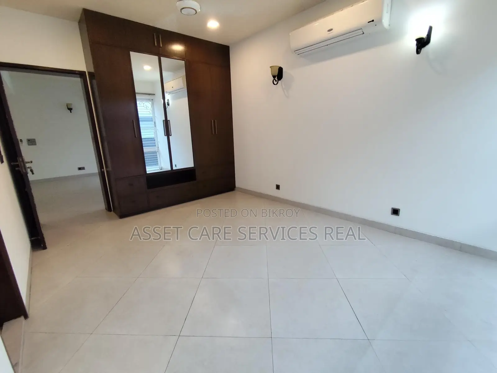 Baridhara Diplomatic Zone 4Bed Semi-Furnished Apartment Rent