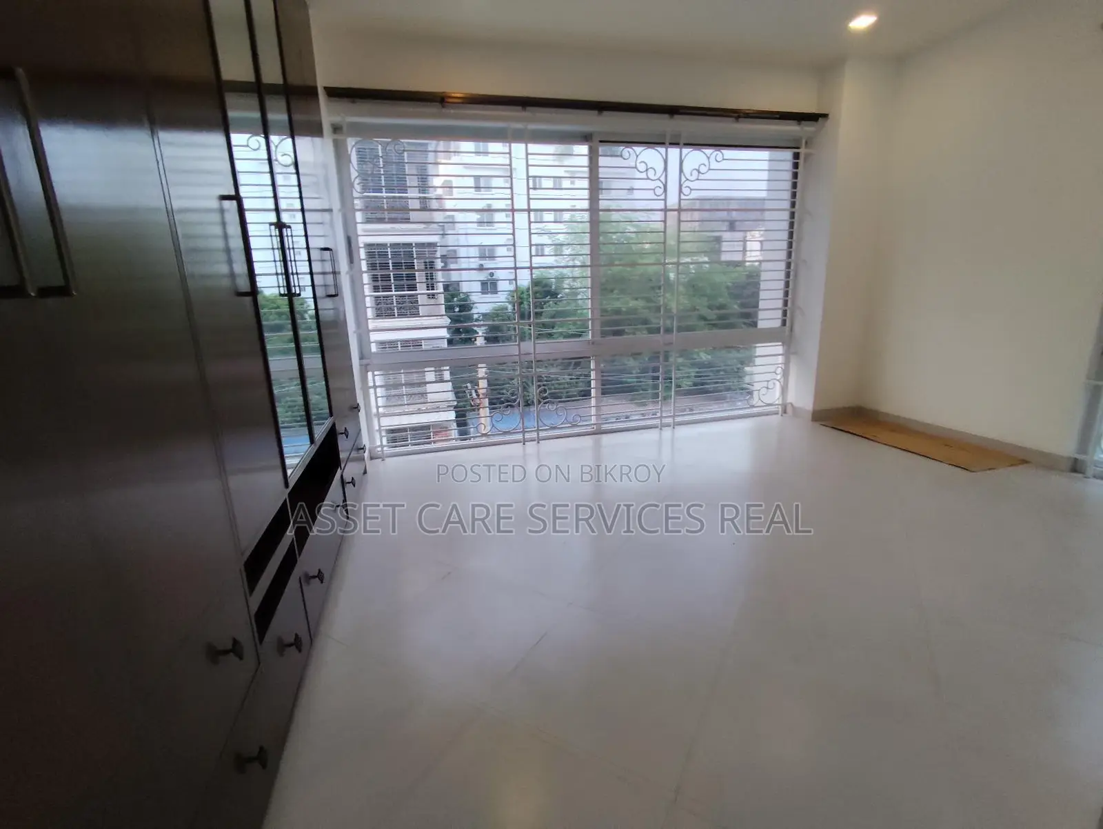 Baridhara Diplomatic Zone 4Bed Semi-Furnished Apartment Rent