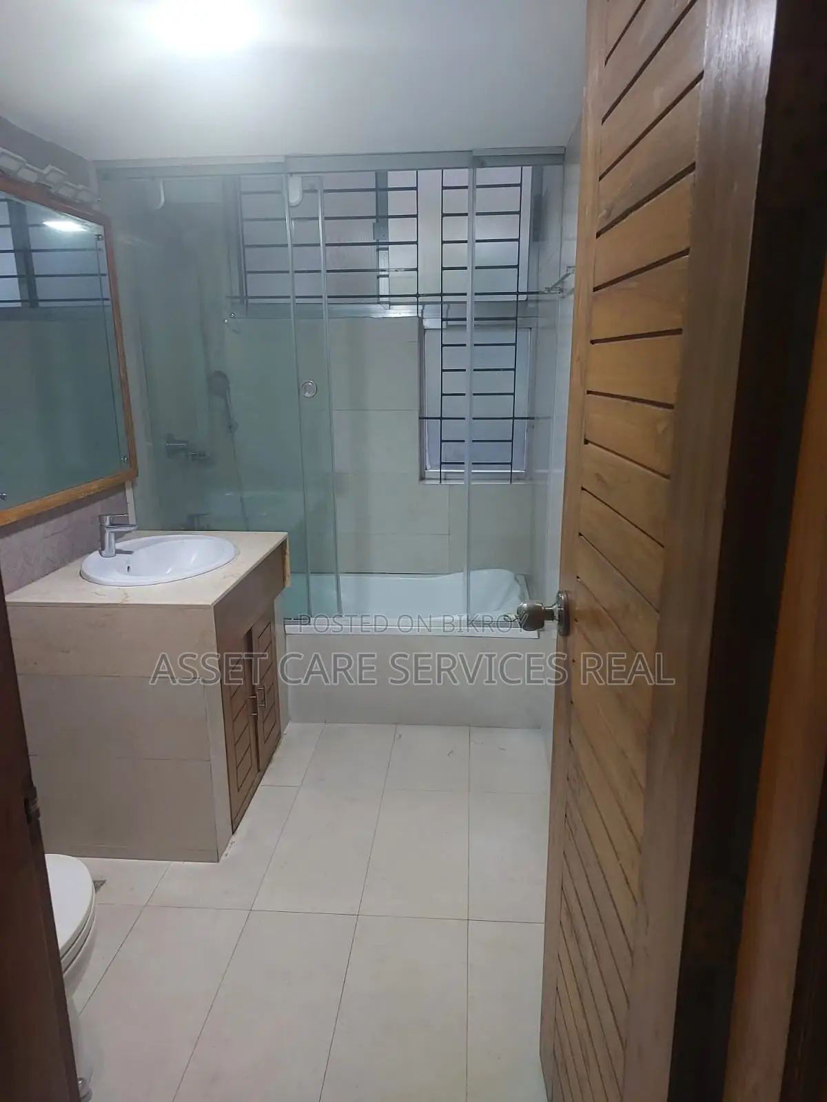 নর্থ গুলশানে জিম ও পুল সুবিধাসহ ৪ বেডরুমের সেমি-ফার্নিশড অ্যাপার্টমেন্ট ভাড়া