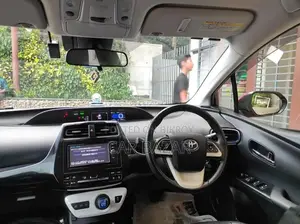 Toyota Prius S Touring Selection 2018