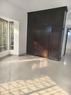 বনানীতে ৩০০০+ বর্গফুটের সুন্দর ৪ বেডরুমের ফ্ল্যাট বিক্রয়