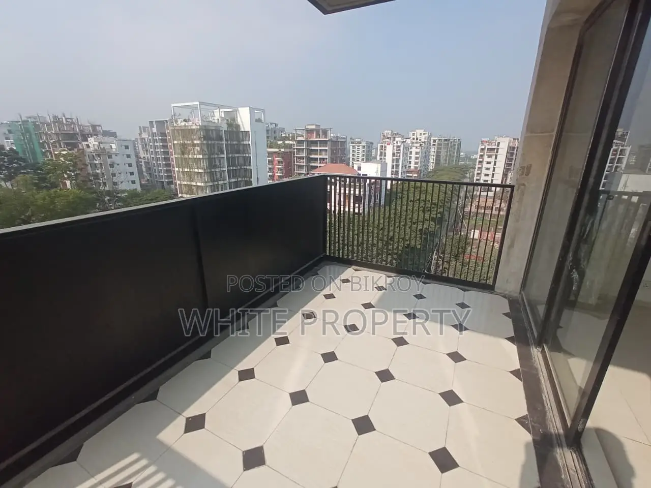 Luxurious Apartment for Sale in Bashundhora L Block